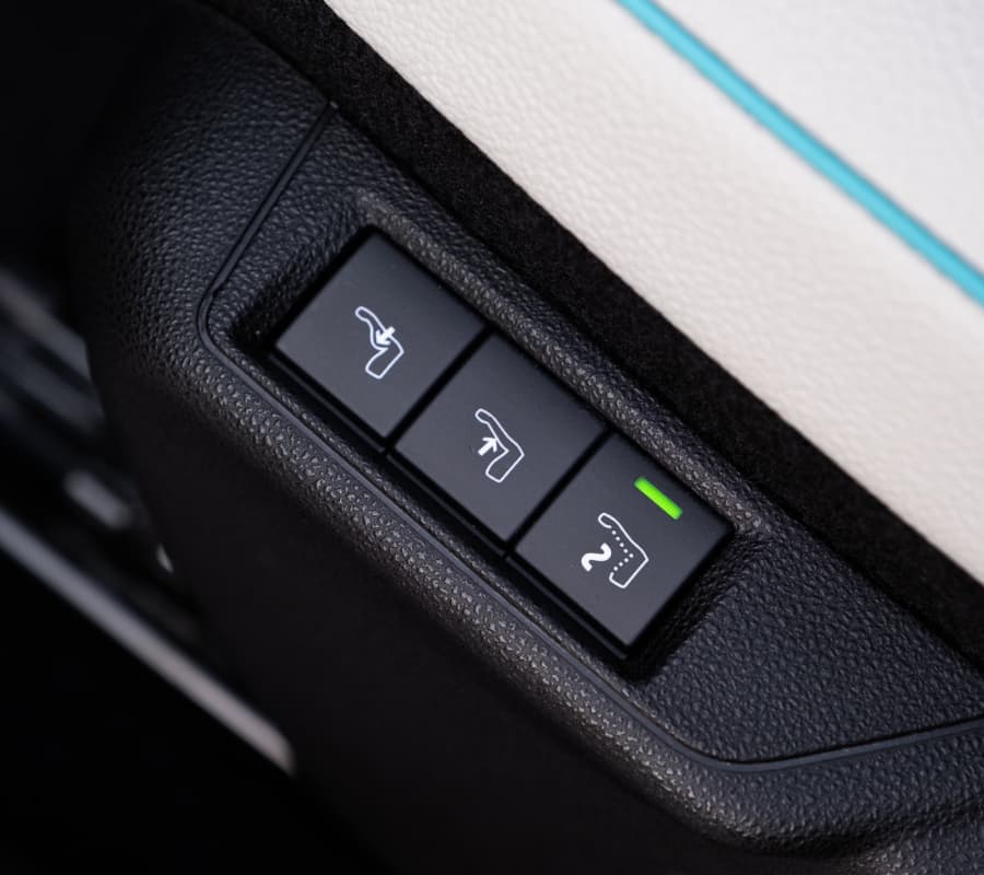 Fiat 600e interior view seat buttons