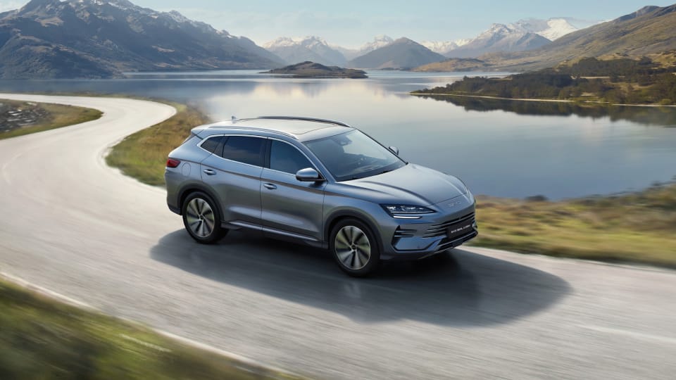 BYD Seal U DM-i in driving along lakeside road