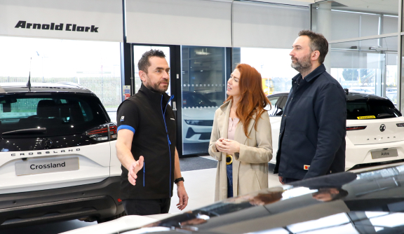 Sales Consultant with customers