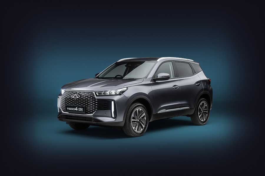 Chery Tiggo 4 in dark silver against a dark blue background