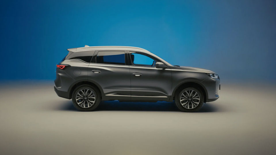 Chery Tiggo 7 in slate grey against a beach background
