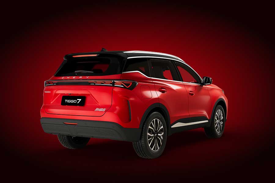Rear side view of Chery TIGGO 7 in Chery red