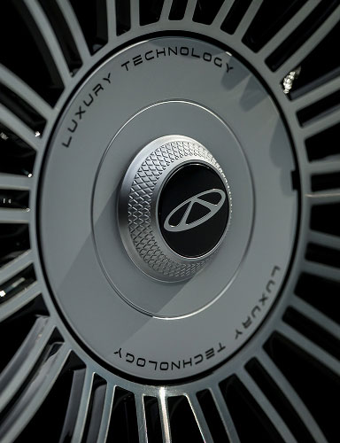Close up of Chery Tiggo 9 alloy wheel