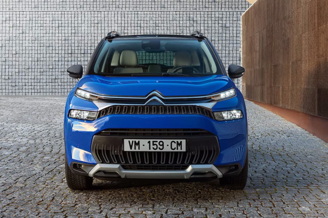 Head on view of a blue Citroën C3 Aircross