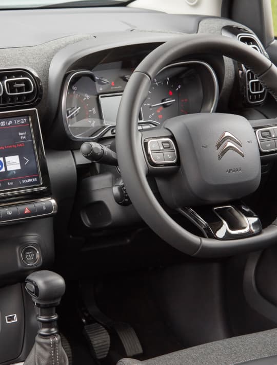 Steering wheel and dashboard of Citroën C3 Aircross