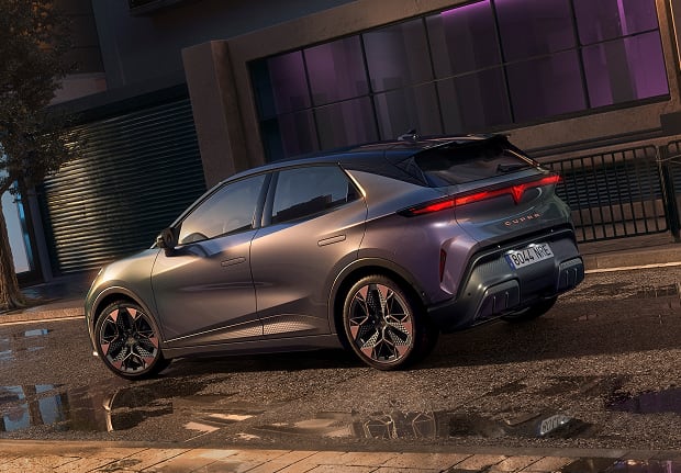Front angled rear view of Cupra in street