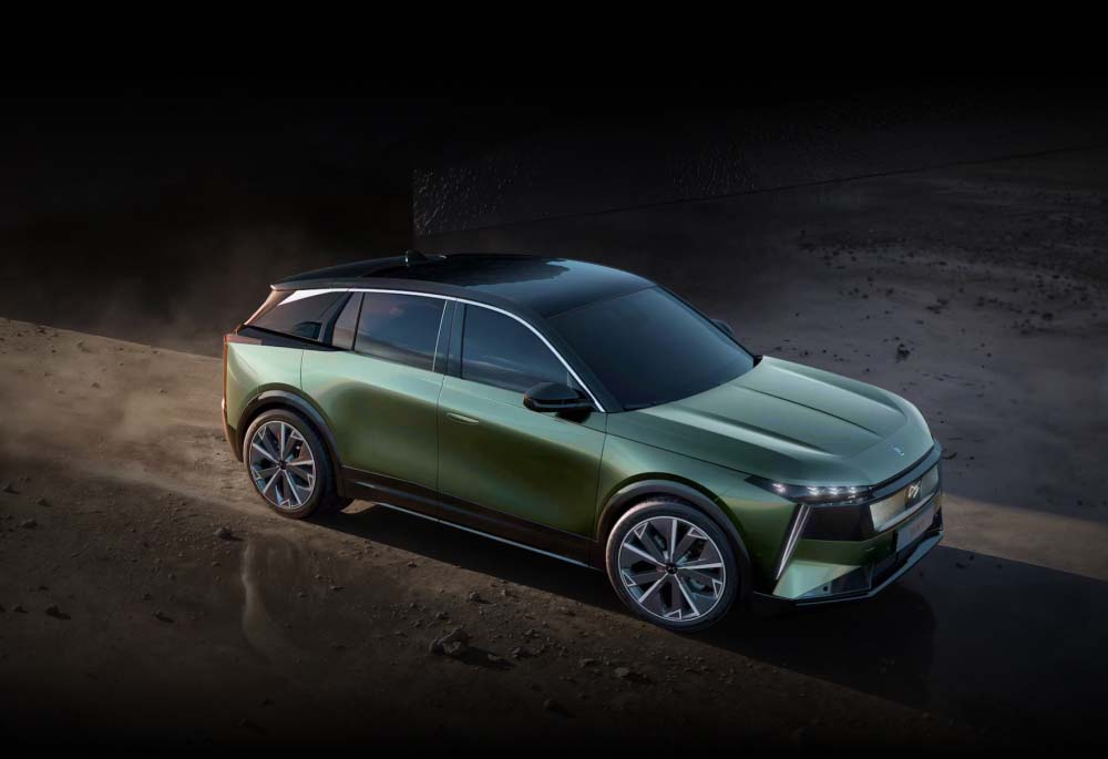 Front side view of DS No7 in a light metallic colour against a dark metallic background