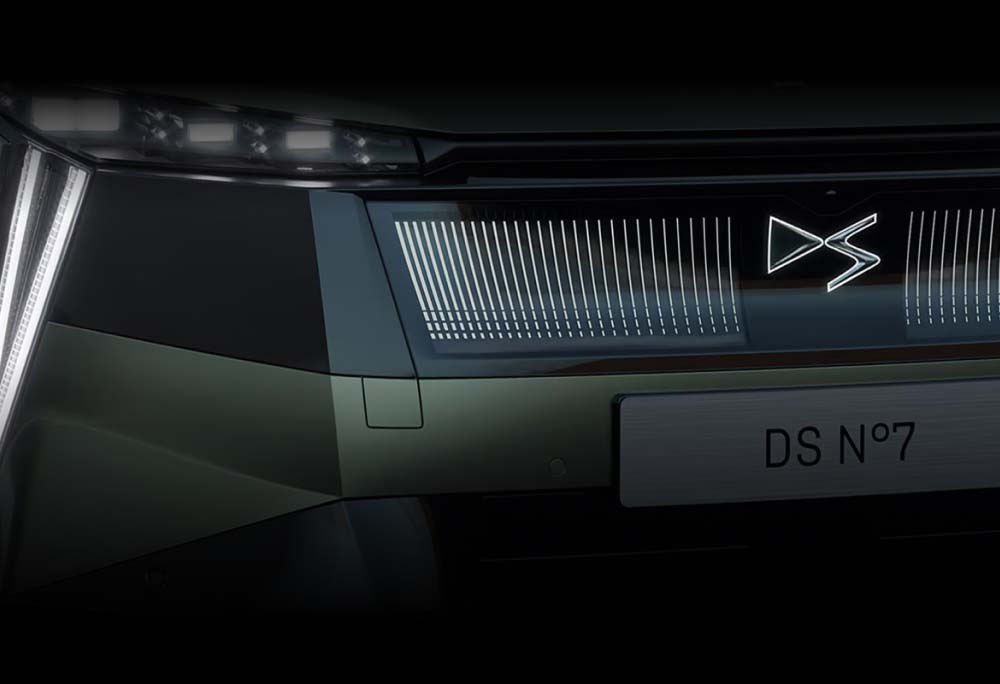 Close up of DS No7 grille and headlight