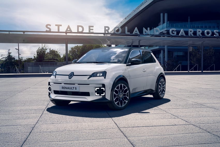 Angled front view of white Renault 5