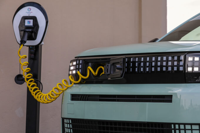 Close up view of Fiat Grande Panda charging