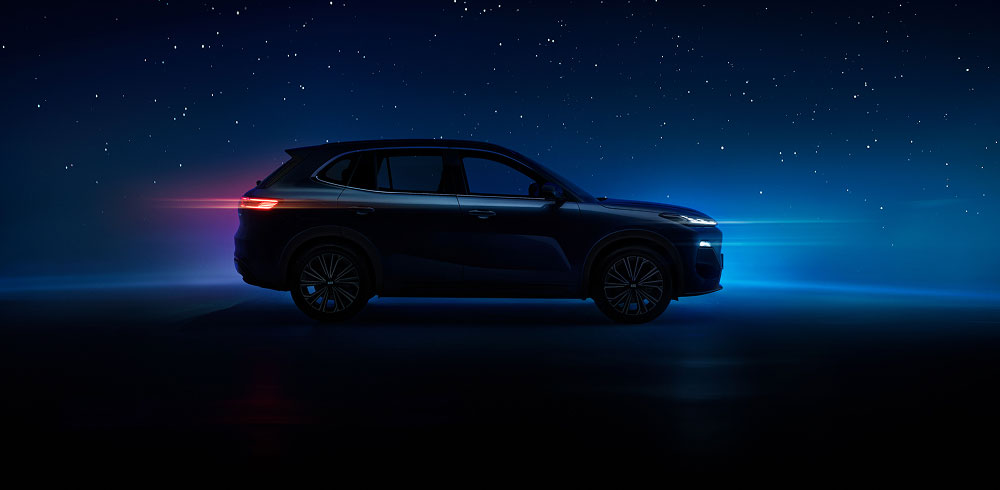 Head on view of metallic green Geely EX5