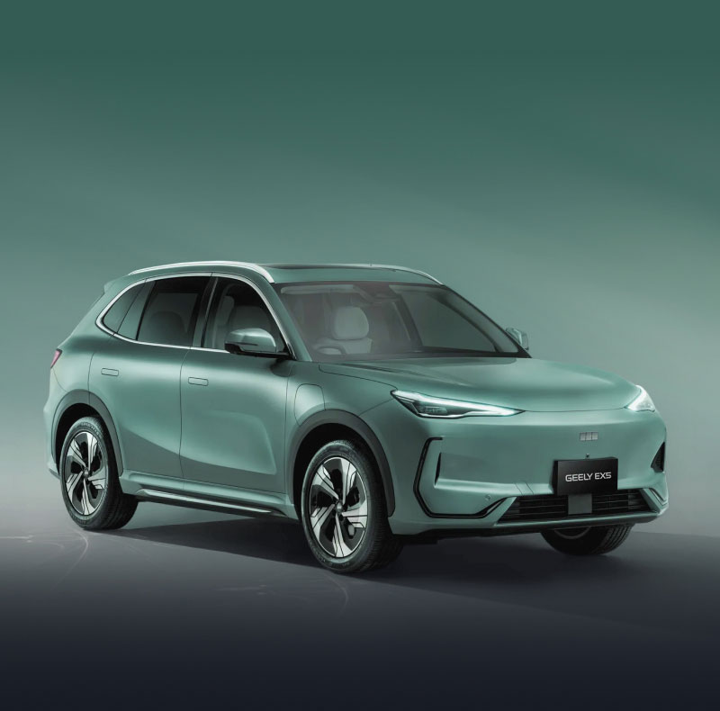 Head on view of metallic green Geely EX5