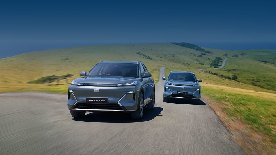 Geely Starrays driving along open country road in the sunshine