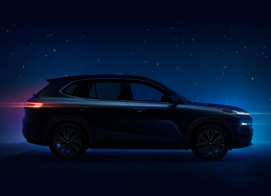 Rear side-on view of metallic green Geely Starray