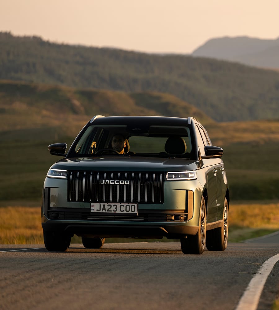 JAECOO 5 driving on country road