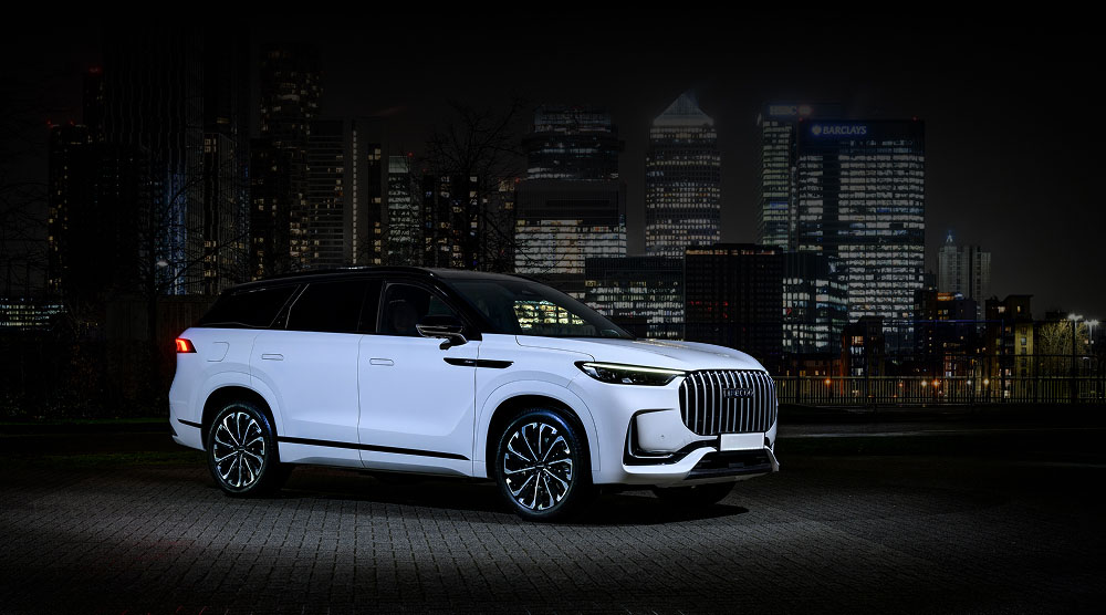 JAECOO 8 in city setting