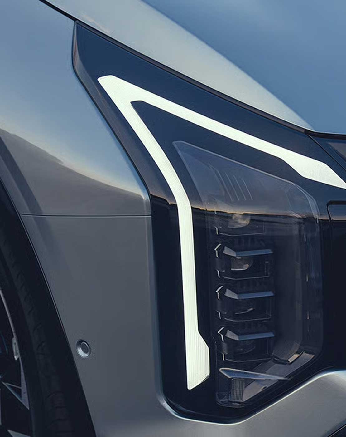 Kia Sportage front headlight