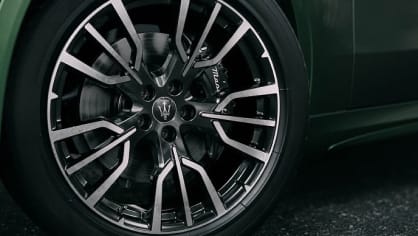 Close up view of Maserati Grecale alloy wheels