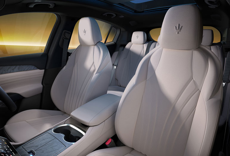 Close up view of Maserati Grecale alloy wheels