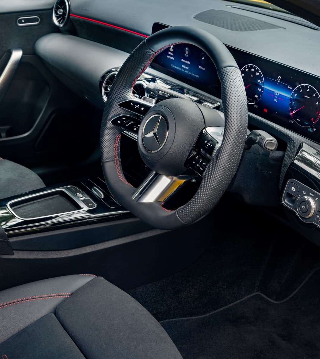 Steering wheel and dashboard of Mercedes-Benz A-Class