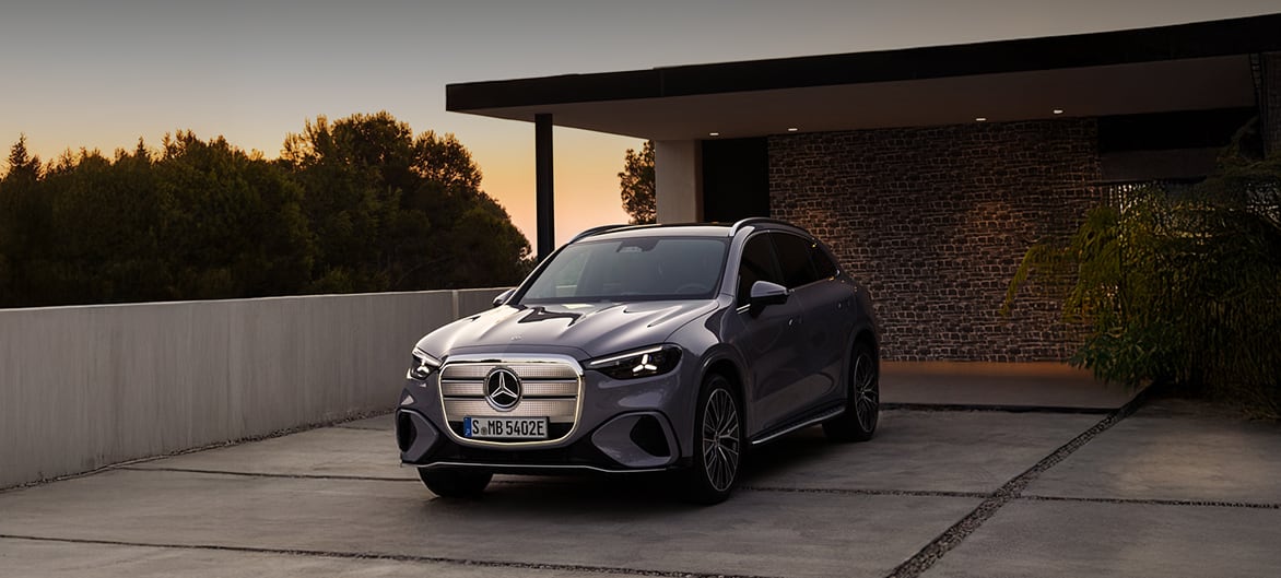 Front angled view of Mercedes-Benz GLC