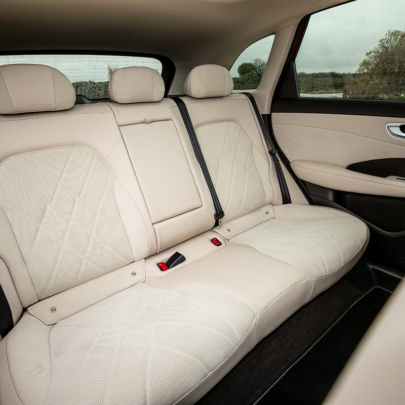 Rear seats of the MGS6