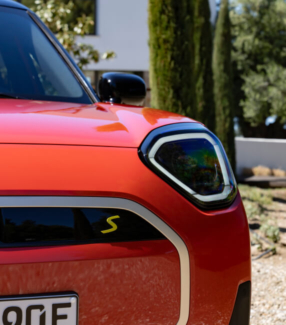 Close up front view of MINI Aceman
