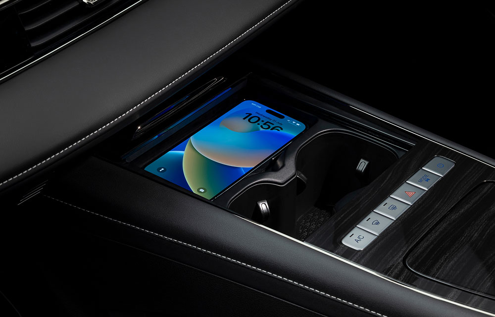 OMODA E5 wireless charging