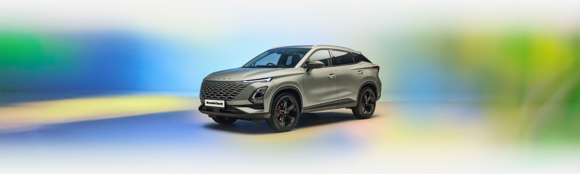 OMODA 5 against a multicoloured background