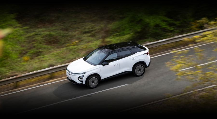 OMODA E5 traveling along country road