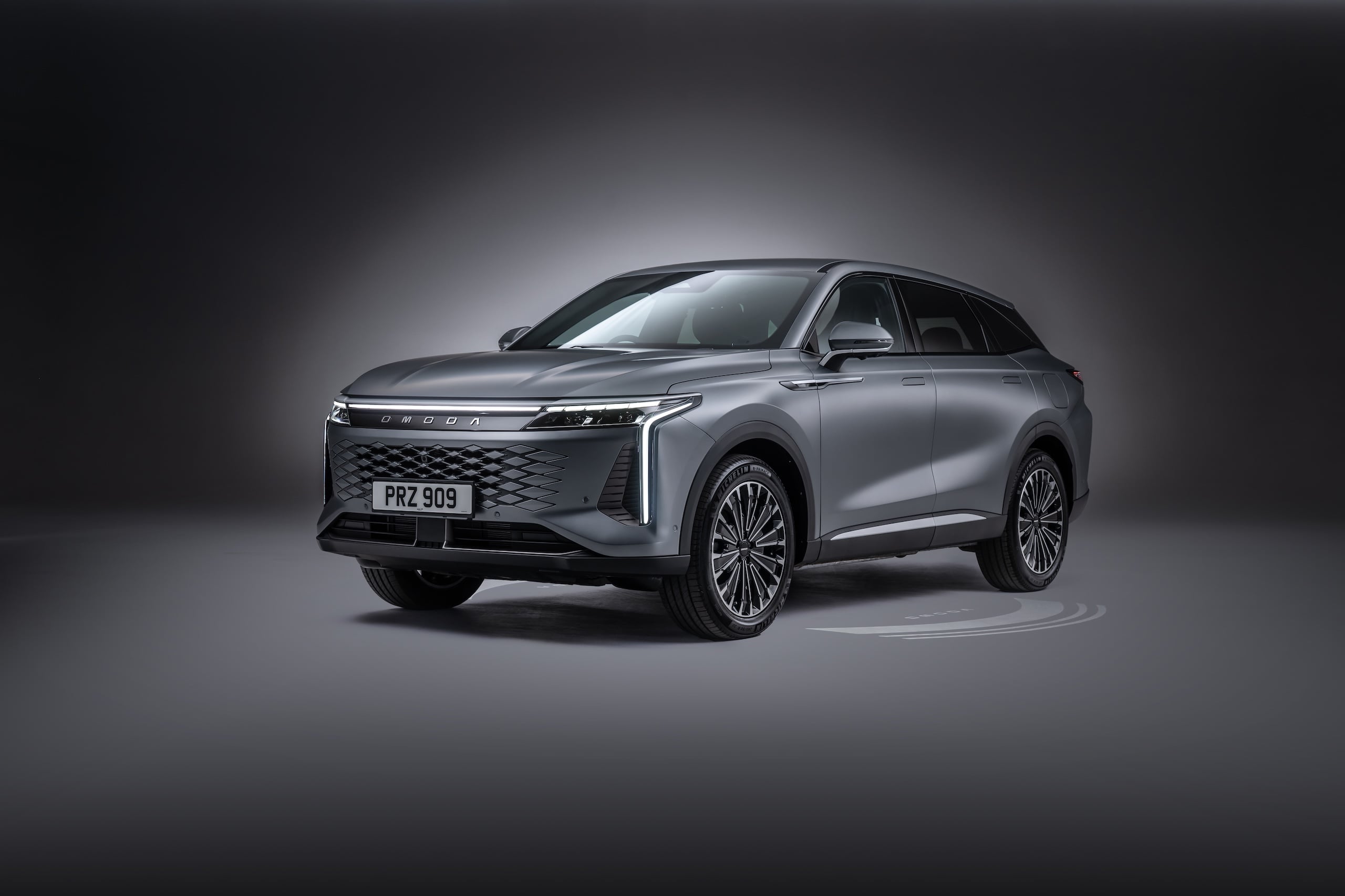 Omoda 9 front three-quarter perspective