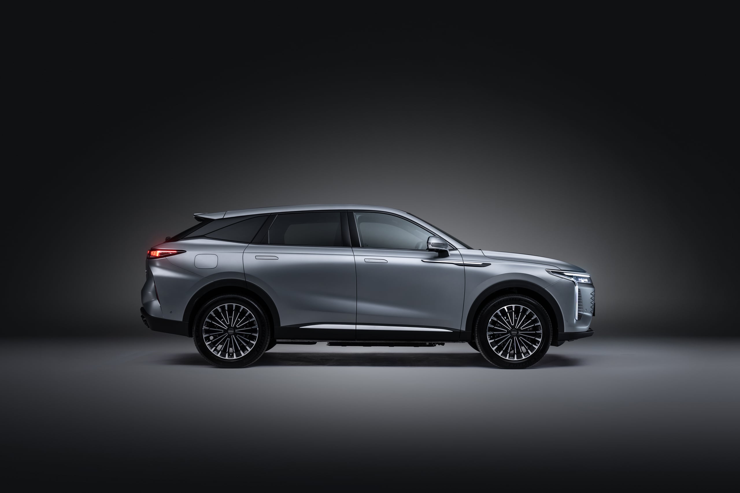 Omoda 9 side perspective