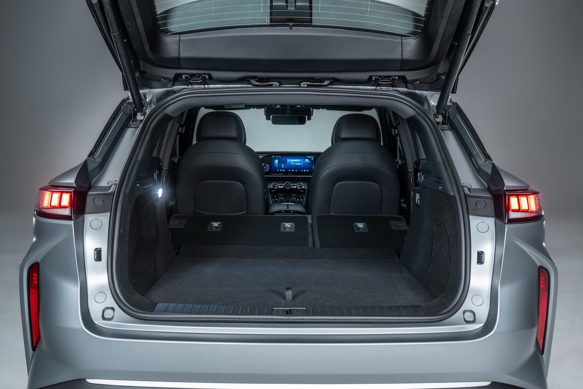 Boot space in the Omoda 9 showing fold-down seats