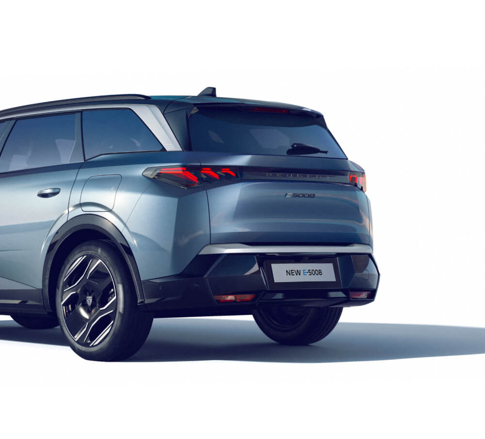 Rear angled view of Peugeot 5008