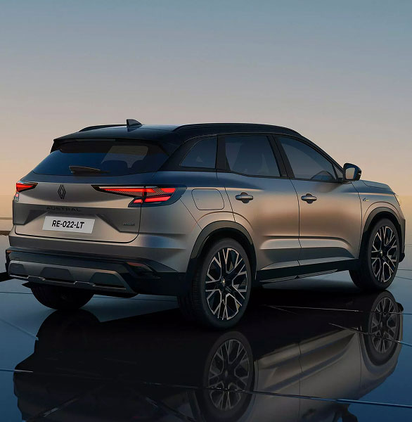 Rear three-quarter exterior view of Renault Austral on a smooth reflective surface