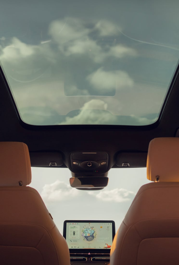 Interior view of Smart #1 with seats, touchscreen and roof featured