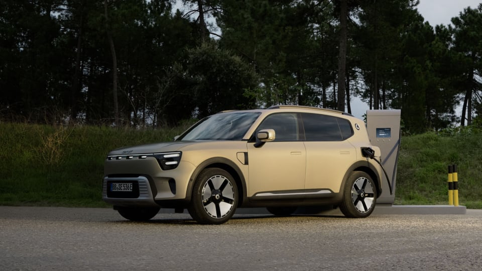 Front side angled view of smart #5 charging