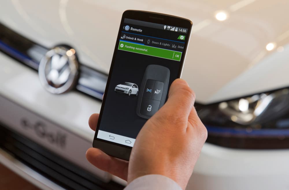Volkswagen e-Golf remote control with a mobile phone